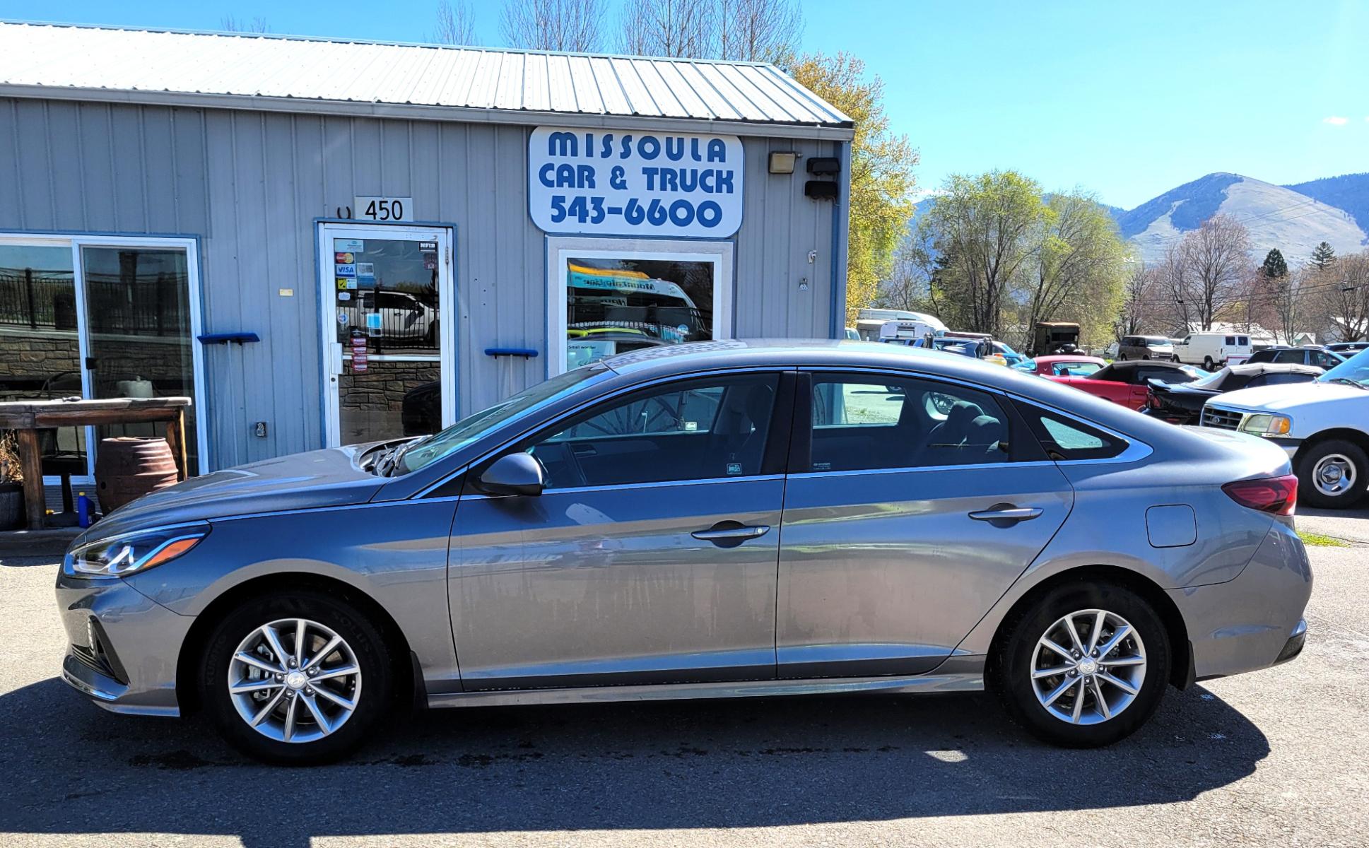 2018 Grey /Black Hyundai Sonata SE (5NPE24AF5JH) with an 2.4L I4 engine, 6 Speed Automatic transmission, located at 450 N Russell, Missoula, MT, 59801, (406) 543-6600, 46.874496, -114.017433 - Beautiful Sedan with only 15,600 Miles. 2.4L I4 Engine. 6 Speed Automatic Transmission. Bluetooth. Backup Camera. Air. Cruise. Tilt. power Windows and Locks. - Photo #0